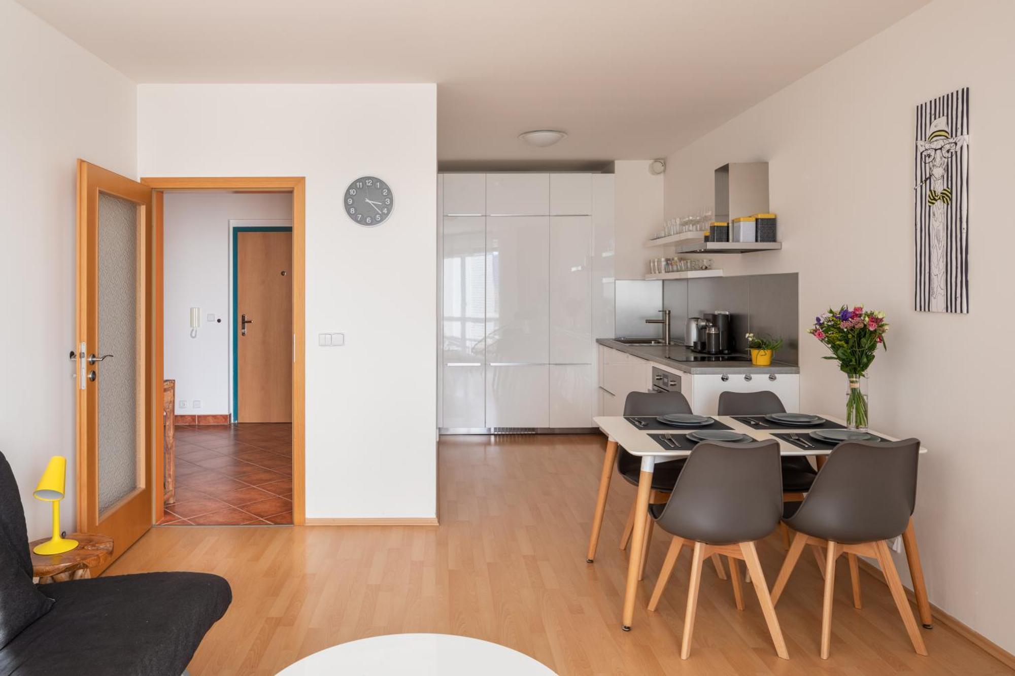 Sunny Apartment In Modrany By Prague Days Eksteriør bilde