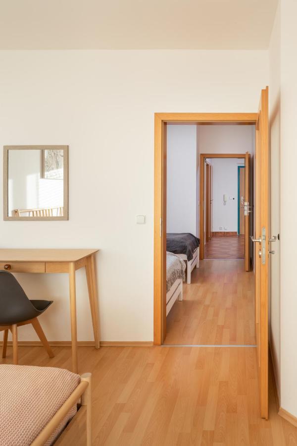 Sunny Apartment In Modrany By Prague Days Eksteriør bilde